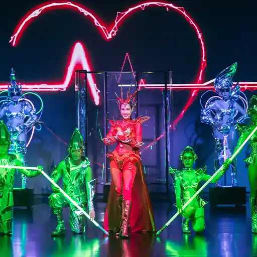 Best cabaret show in Bangkok : Thai Dinner & Cultural Dance Combo
Immerse yourself completely in Thai culture. Arrive 90 minutes before your cabaret performance to enjoy an authentic Thai set menu accompanied by delicate classical Thai dance routines.